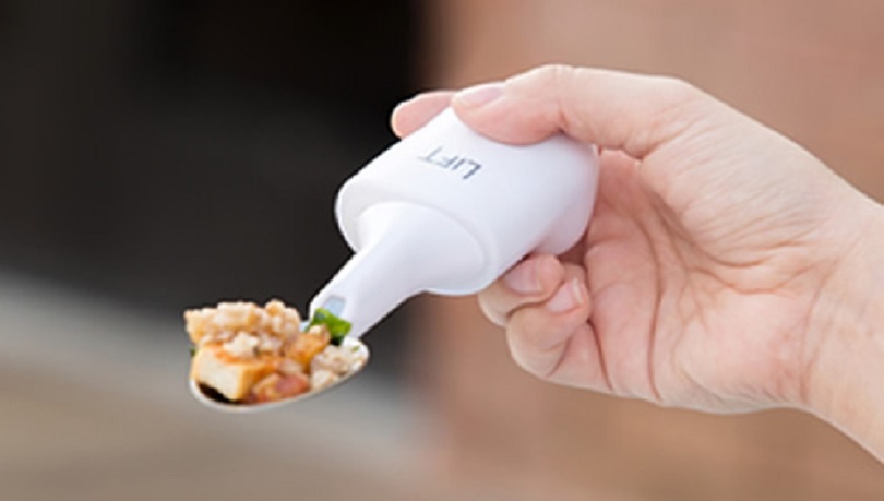 Liftware（リフトウェア）手の震えを自動で抑えて食事がしやすくなる食器　まちかど情報室